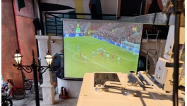 Lắp đặt máy chiếu và màn chiếu 150 inchs xem bóng đá World Cup 2022 Tại Tân Bình