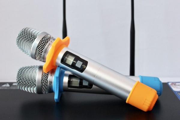 Micro-khong-day-E3-V300-chinh-hang