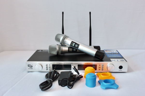 Micro-khong-day-E3-V300-chinh-hang