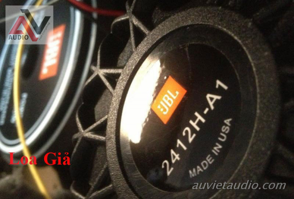 Phan-biet-loa-JBL-that-va-loa-JBL-gia