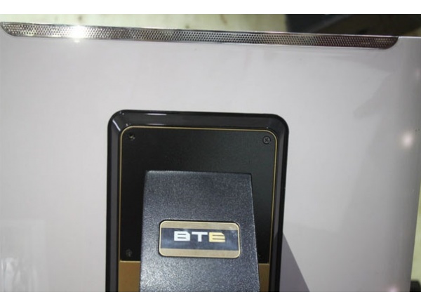 Dau-karaoke-lien-man-hinh-cam-ung-BTE-S9650-4TB