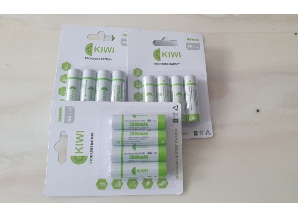 Combo 4 Pin Sạc và Bộ Sạc Kiwi 2800mAh