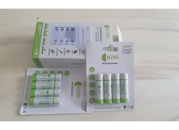 Combo 4 Pin Sạc và Bộ Sạc Kiwi 2800mAh