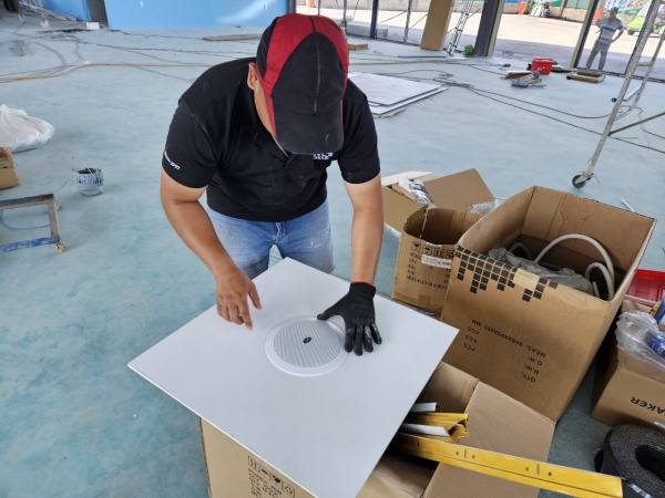 lắp đặt loa âm trần