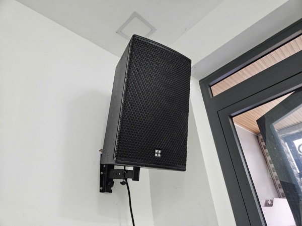 cách bắt giá treo cọc lên tường treo loa karake