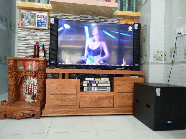 dan-karaoke-gia-dinh-voi-loa-cot-e3