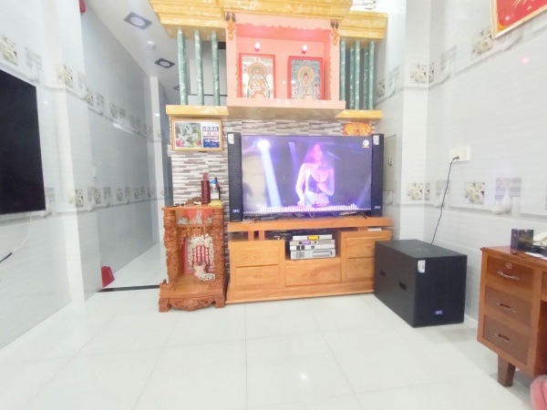 dan-karaoke-gia-dinh-voi-loa-cot-e3