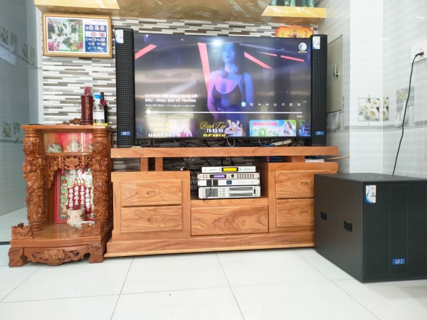 dan-karaoke-gia-dinh-voi-loa-cot-e3