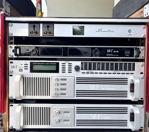 Tủ máy âm thanh sử dụng main e3 p20000