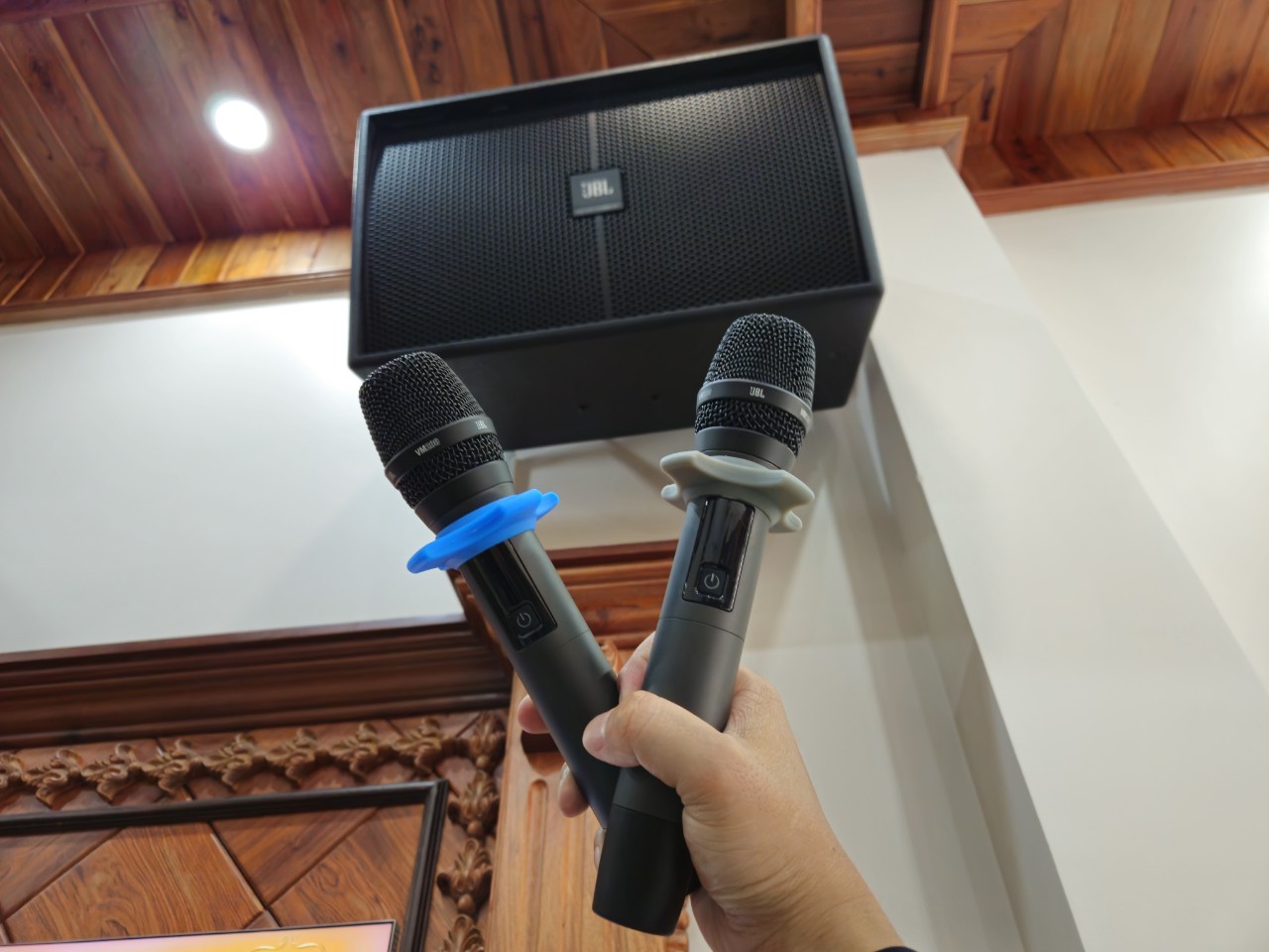 tay micro không dây jbl vm200